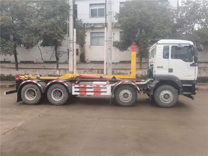 重汽汕德卡前四后八勾臂式垃圾车