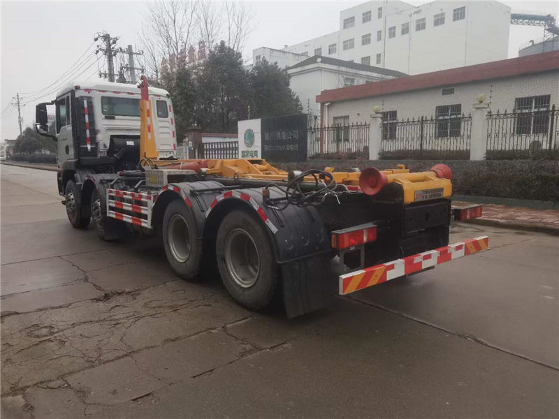 重汽汕德卡前四后八勾臂式垃圾车