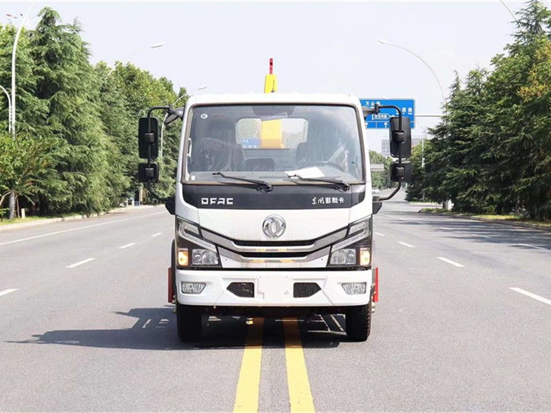 东风多利卡勾臂式垃圾车