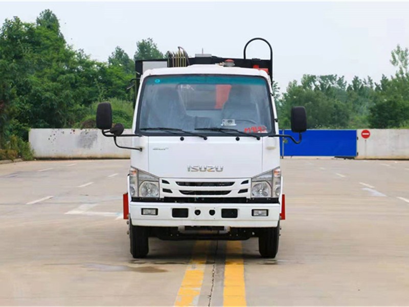 五十铃6方压缩式垃圾车