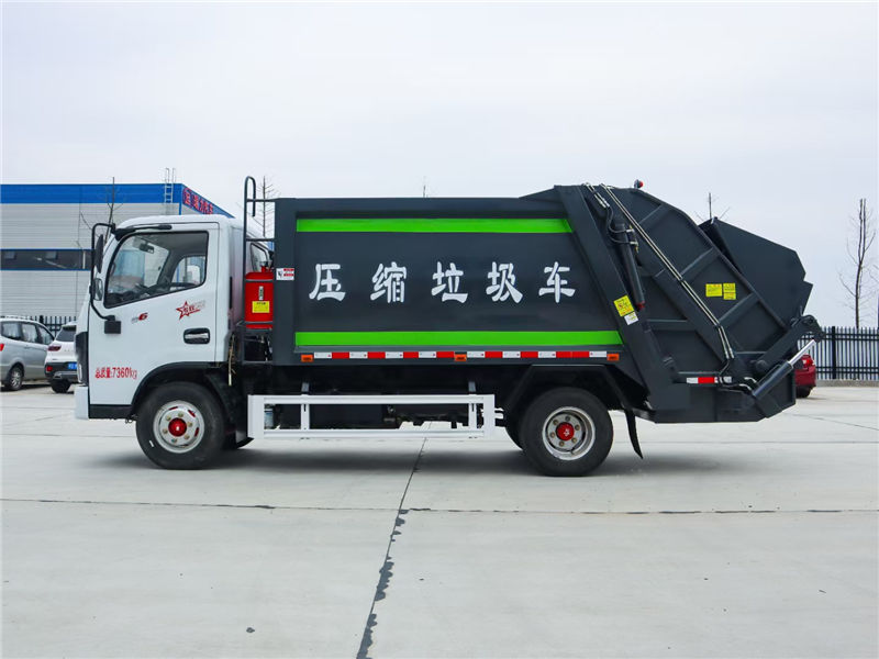 东风多利卡压缩式垃圾车