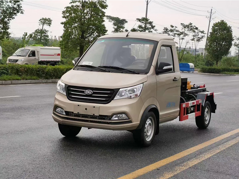 国六南骏小型勾臂垃圾车