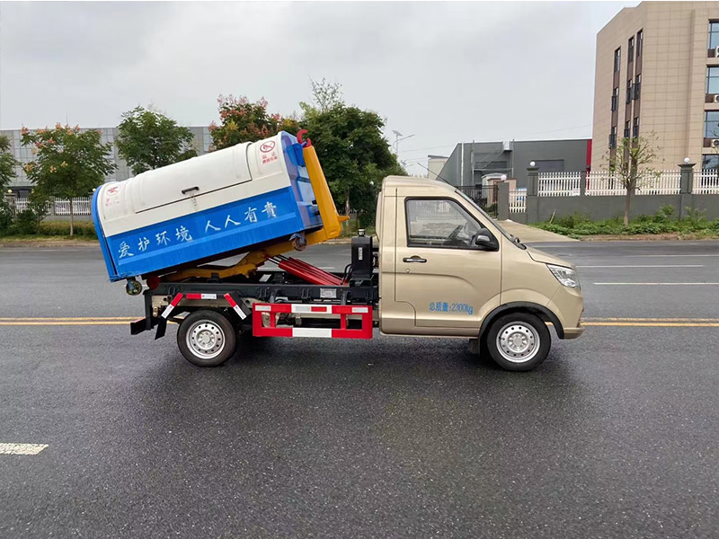 国六南骏小型勾臂垃圾车